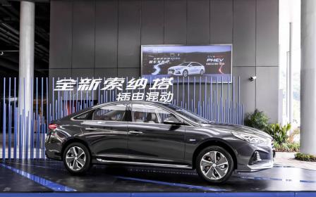索纳塔插混补贴后18.98万起售：续航1160km、油耗1.3L