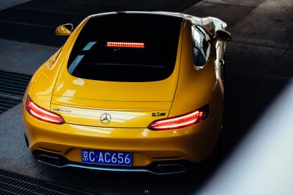 干了这杯致幻剂，向AMG致敬！遇见梅赛德斯-AMG GTS | 试驾