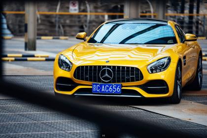 干了这杯致幻剂，向AMG致敬！遇见梅赛德斯-AMG GTS | 试驾
