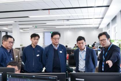 华人运通与上海汽检战略合作 推进智能网联汽车及车路协同系统技术发展