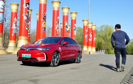 用EU5 R550解决了里程焦虑 北汽新能源继续“向上”