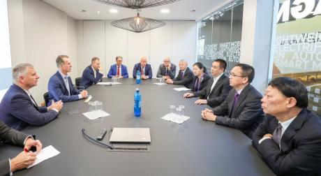 许家印赴法兰克福车展取经：用顶级技术为恒驰“加速”