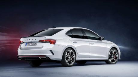 斯柯达首款性能版插混车型Octavia RS iV发布，外观凶猛运动感十足