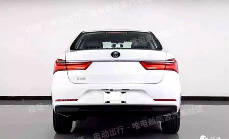 这是新款的比亚迪秦？电机功率变小了 贯穿式尾灯也不见了