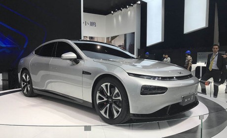 拥有《星球大战》的“光剑”？ 小鹏第一款轿车 P7 外观实拍