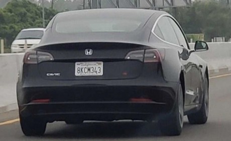 全新“思域SI” 露面！等等，这好像是一台特斯拉Model 3 ？