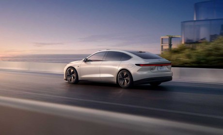 中外长续航battle丨持币的你看过来，续航1000+不是梦！