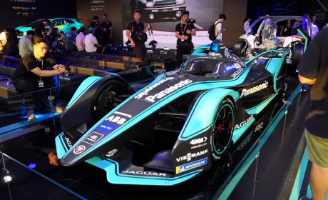 完全自主研发 百公里加速2.8秒 捷豹I-TYPE 3电动方程式赛车相当强