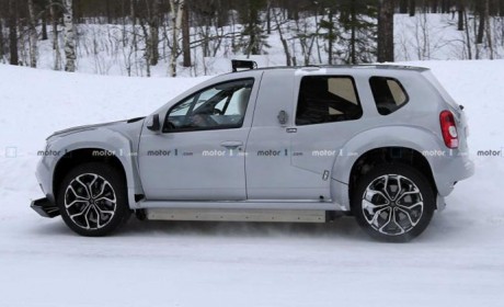 电动冰雪拉力赛赛前准备 Dacia Duster EV车型谍照