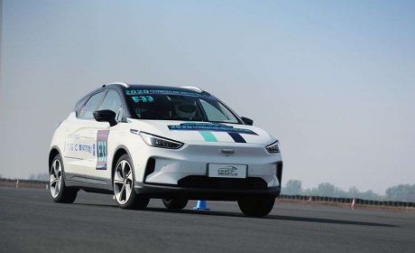 赛道圈速干趴Model 3丨几何C斩获CEVC多项冠军