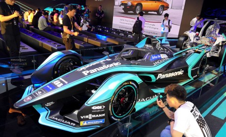 完全自主研发 百公里加速2.8秒 捷豹I-TYPE 3电动方程式赛车相当强