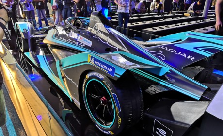 完全自主研发 百公里加速2.8秒 捷豹I-TYPE 3电动方程式赛车相当强