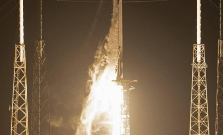 SpaceX 60 颗星链卫星部署成功：一个全球卫星群能给马斯克带来什么？