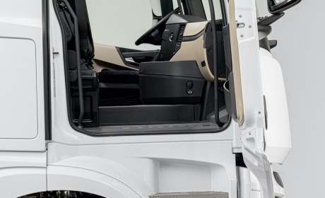 发布Actros F等新车 奔驰展示旗下最新卡车与创新技术