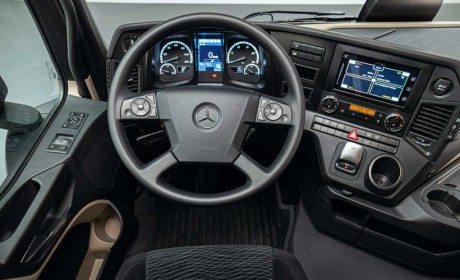 发布Actros F等新车 奔驰展示旗下最新卡车与创新技术