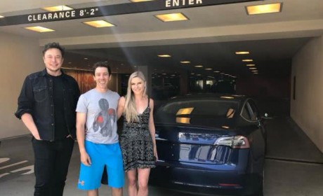 马斯克亲测Model 3新销售方式，“送货上门”体验究竟如何？