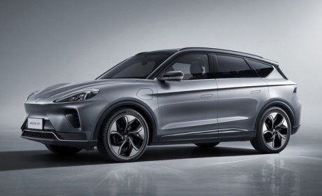豪华纯电品牌ARCFOX首款SUV 比蔚来ES6空间还大