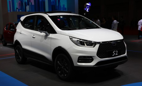 比亚迪S2正式下线 小型SUV/续航305km