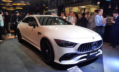 奔驰AMG GT四门版正式上市 售97.38万起
