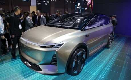 集成AI技术/定位7座SUV 爱驰U7 ION概念车首次亮相上海车展