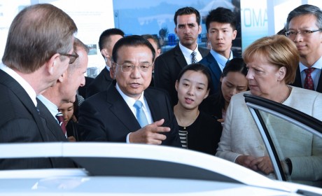 李克强与默克尔乘坐自动驾驶汽车