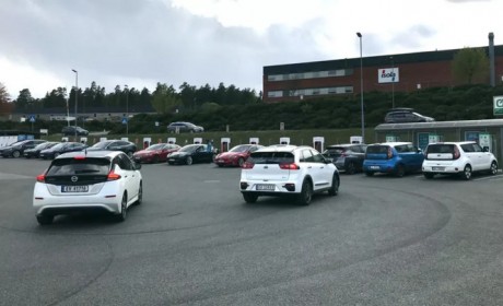年销量一半是电动汽车 这个国家凭什么领先我们17年？