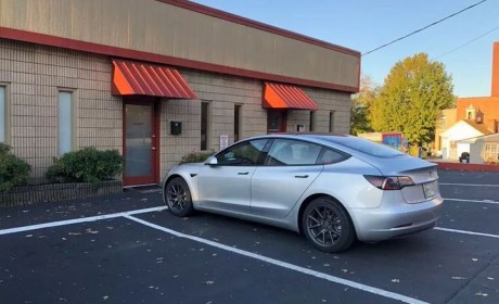 特斯拉Model 3称霸美国中小型豪车市场 份额达21%