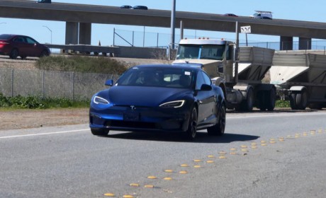马斯克在内部会议上表示，特斯拉今年有望产100万辆新车