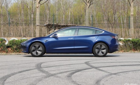 Model 3底部漆面过快老化破损 或遭车主集体诉讼