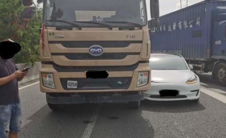 自动驾驶撞渣土车 特斯拉官方表示：车主驾驶违规