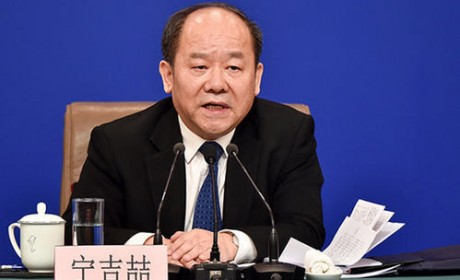 发改委：下半年鼓励限购城市适当增加汽车购置限额 放宽新能源汽车限购