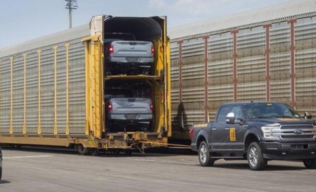 拖560吨重列车 纯电动福特F-150亮相