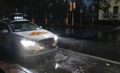 北京雨夜试乘百度Robotaxi，是什么体验？