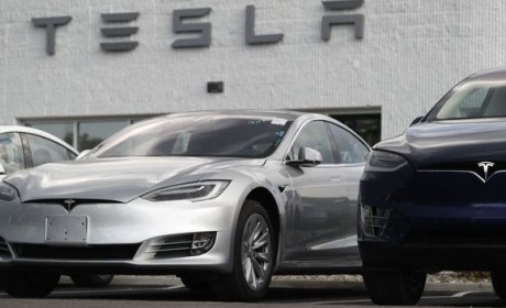 马斯克视察欧洲 亲自督战Model 3交付