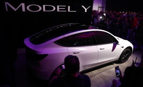 想开Model Y得等1年半 高额定金凸显特斯拉现金不足问题