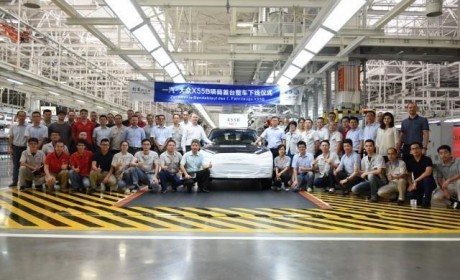 奥迪首款纯电动SUV e-tron在一汽-大众佛山工厂下线