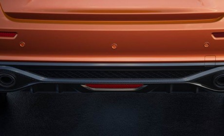 奇瑞首款性能家轿艾瑞泽5 GT曝光 对标影豹/UNI-V