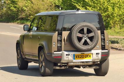 路虎全新卫士V8路试谍照曝光，竞品对标AMG G63