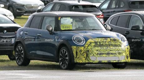 经典造型几乎无变化/中置排气 MINI Cooper SE五门版谍照首次曝光
