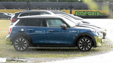 经典造型几乎无变化/中置排气 MINI Cooper SE五门版谍照首次曝光