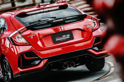 14.39万起/Type-R信仰加身 陪着乐队狂潮和思域Hatchback进山吧！