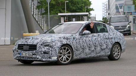 C63取消V8换成2.0T？2022款奔驰C级正在路试