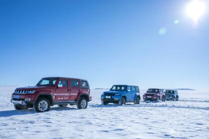 北京越野BJ40家族再添新成员 “刀锋英雄版”亮相有些特别