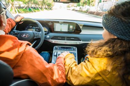 现代进口汽车奇屋环游记落脚桂林 与帕里斯帝畅游山水之间