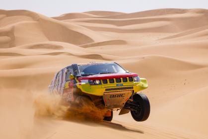 20万左右值得入手！达喀尔收官日BJ40刀锋英雄版将荣耀预售