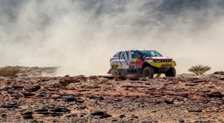 彰显达喀尔“勇者精神” BJ40刀锋英雄版预售17.3万-20.8万元