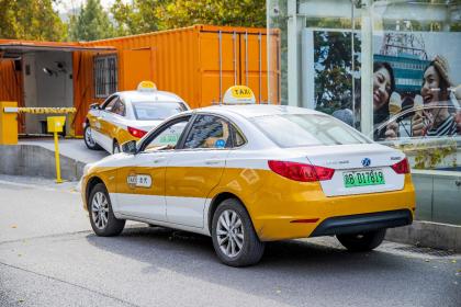 让服务更有温度 BEIJING汽车为出租车驾驶员送“专属保障”