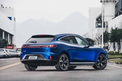续航超1000km 赛力斯SF5自由远征版售价25.98万元