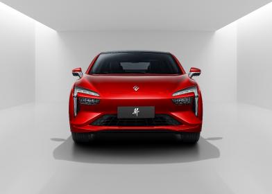 雷诺江铃集团首款A级纯电轿车命名“羿” 今年下半年上市