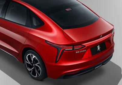 雷诺江铃集团首款A级纯电轿车命名“羿” 今年下半年上市